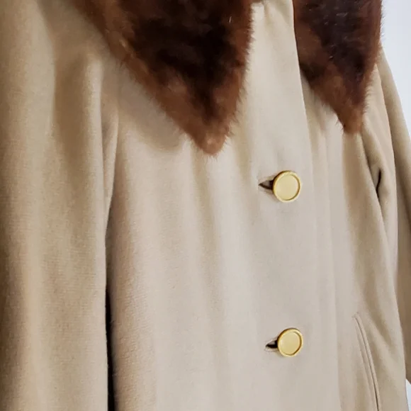 Vintage 60s Midcentury Classic Cream Feminine Button Coat with Brown Fur Collar - Picture 6 of 16
